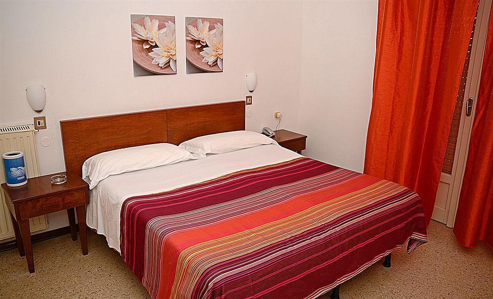 Hotel Kinda Castiglione della Pescaia Buitenkant foto