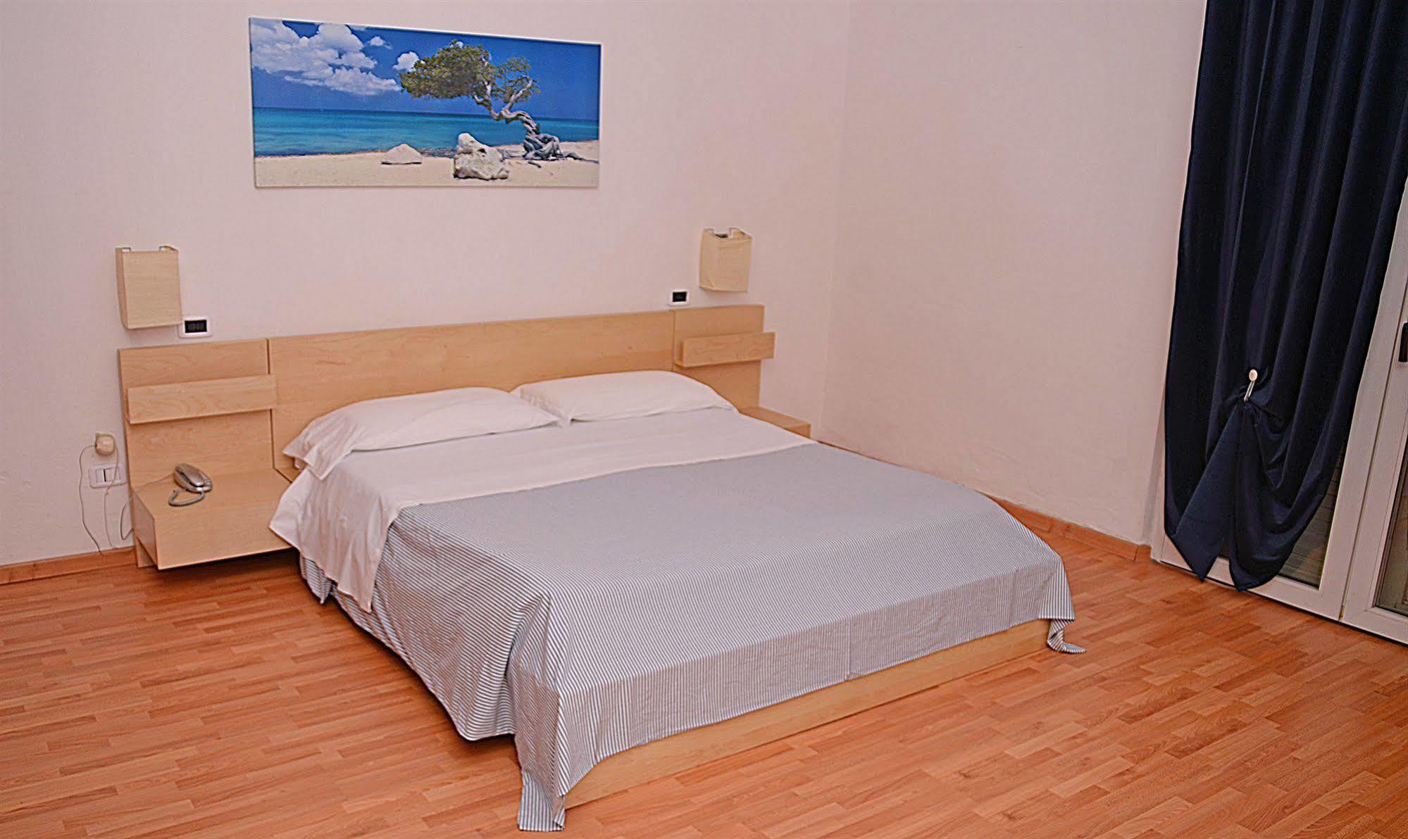 Hotel Kinda Castiglione della Pescaia Buitenkant foto